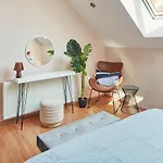 Spacious Apartment In Vrsovice By Prague Days