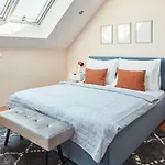 Spacious Apartment In Vrsovice By Prague Days
