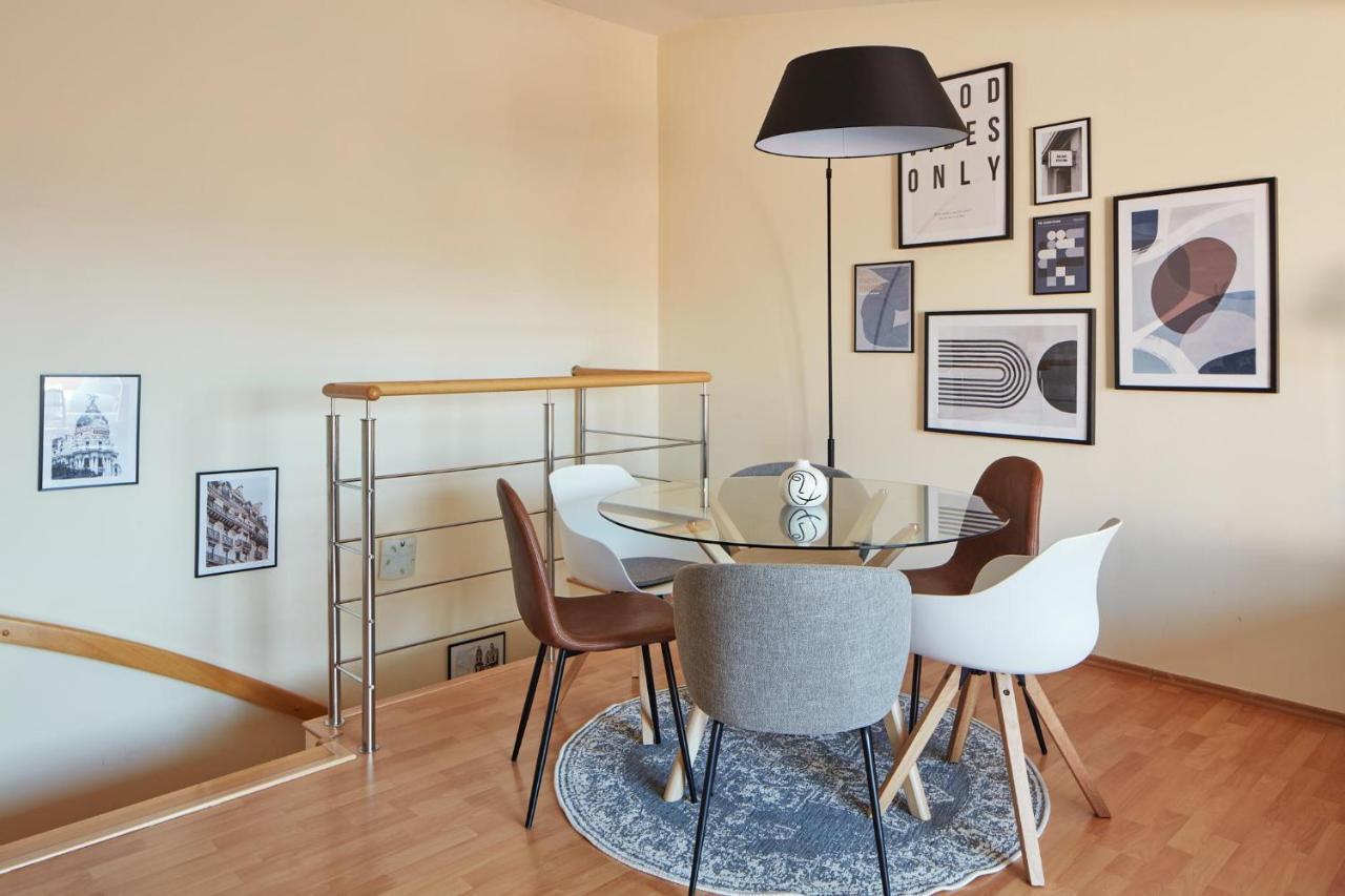 Appartement Spacious In Vrsovice By Days