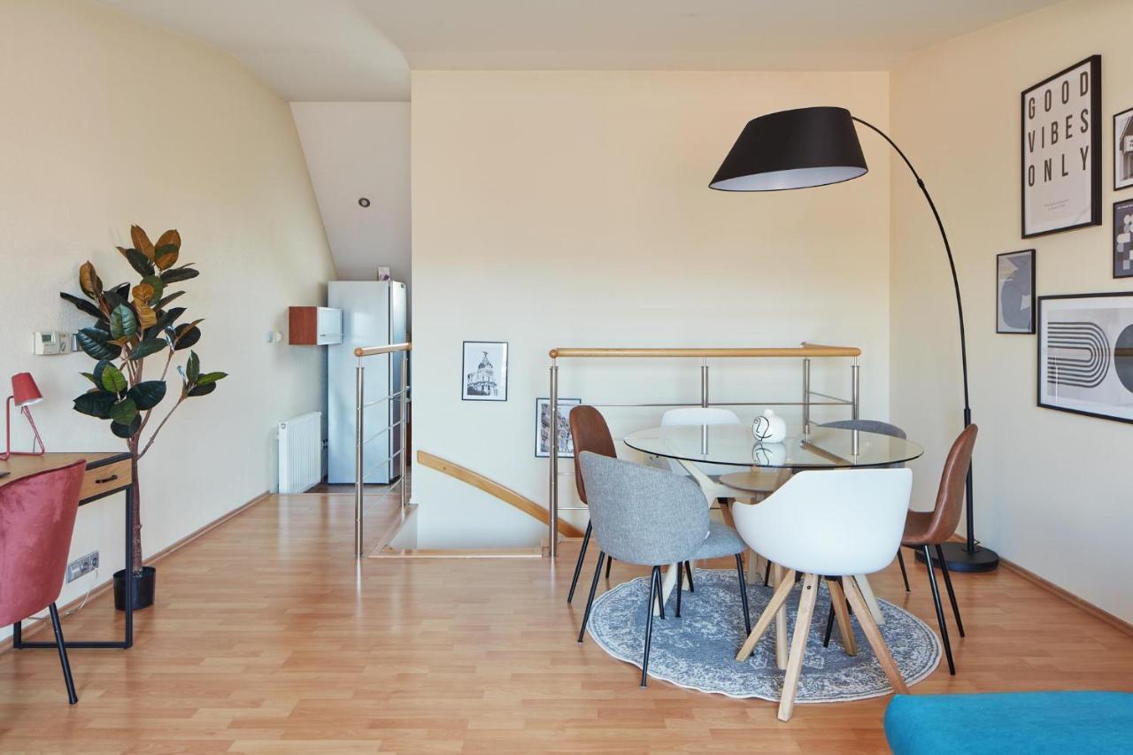 Spacious In Vrsovice By Days Appartement