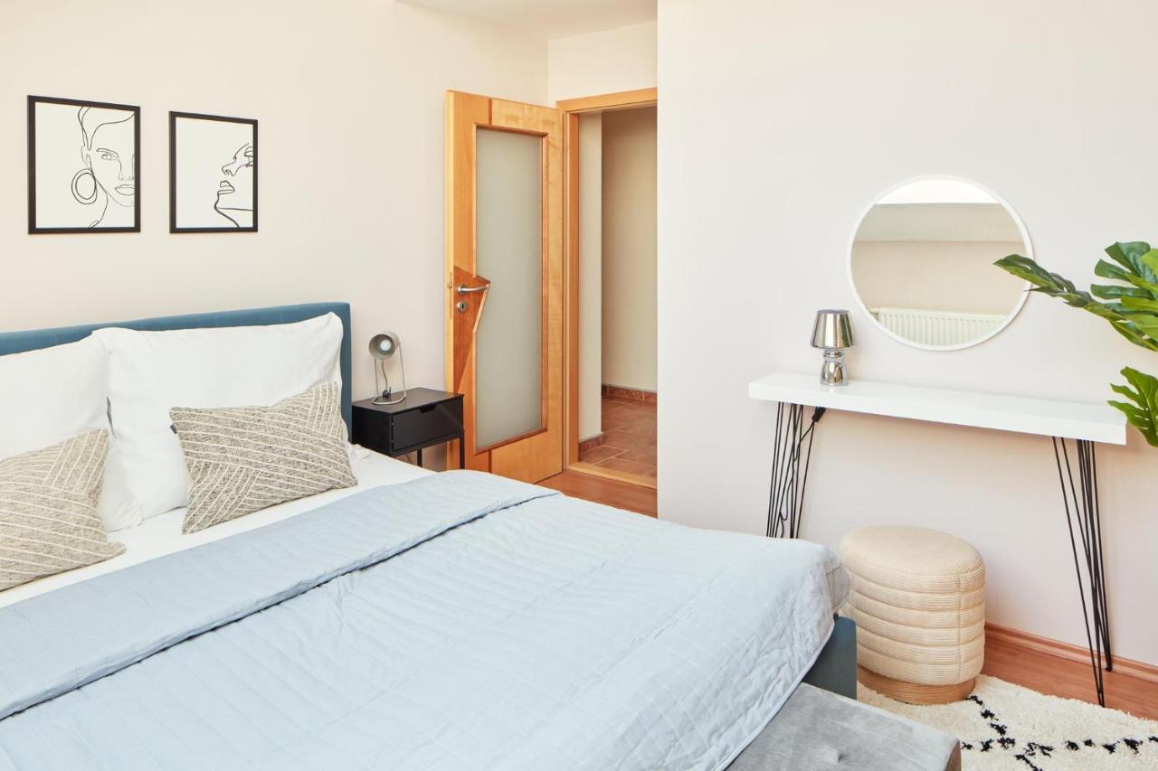 Appartement Spacious In Vrsovice By Days Prague