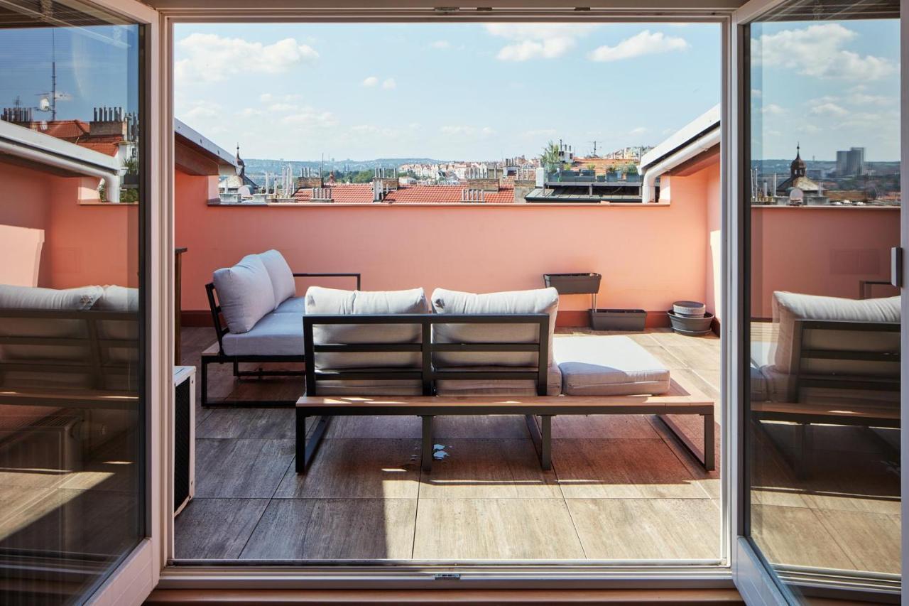 Spacious In Vrsovice By Days Prague